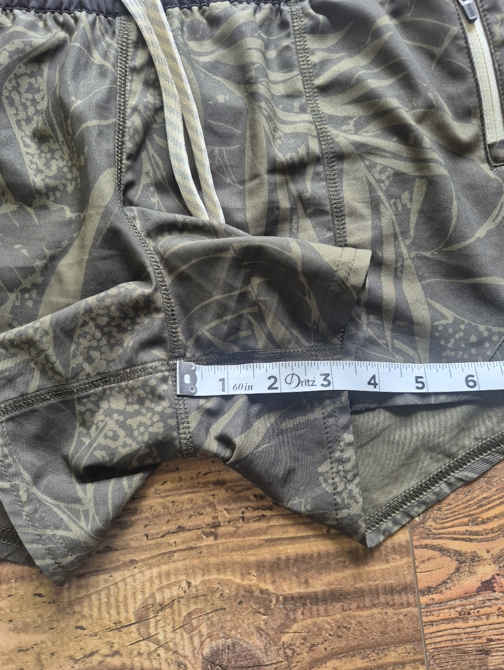 Vuori Clementine Oregano Rainforest Shorts Size Small - Picture 6 of 8